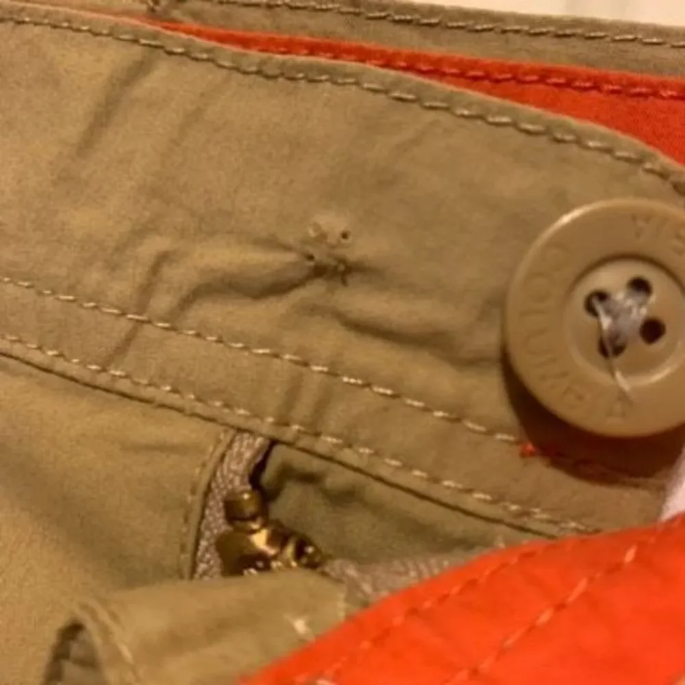 Columbia Size 40 Lightweight Tan Shorts *See Description*